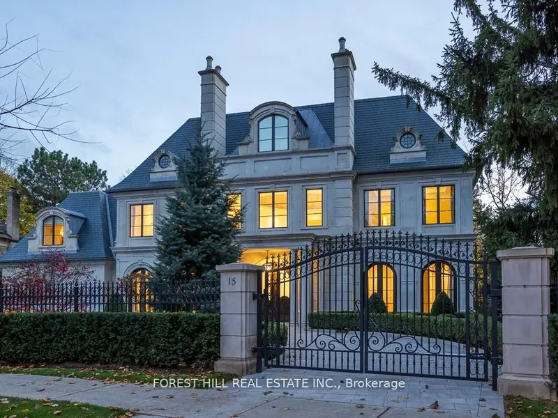 15 Tudor Gate
