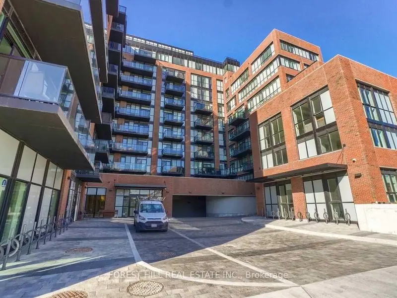 913 - 2300 ST CLAIR AVE Avenue W