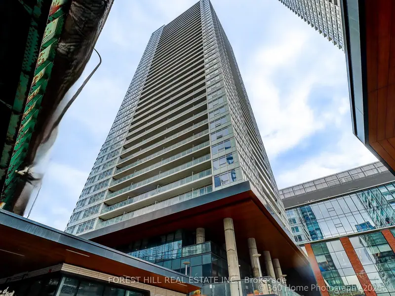 1215 - 17 Bathurst Street