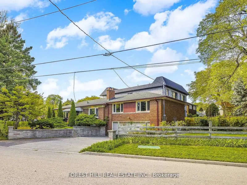 18 Irvington Crescent