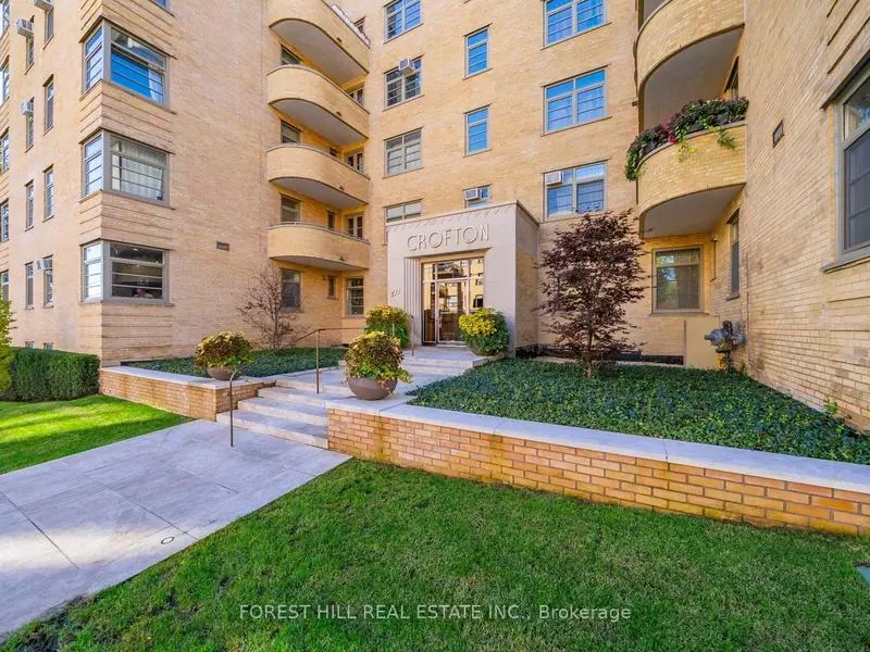 301 - 717 Eglinton Avenue W